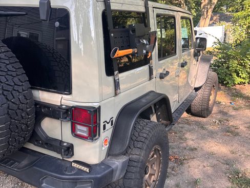 Used 2017 Jeep Wrangler Unlimited Rubicon image 5