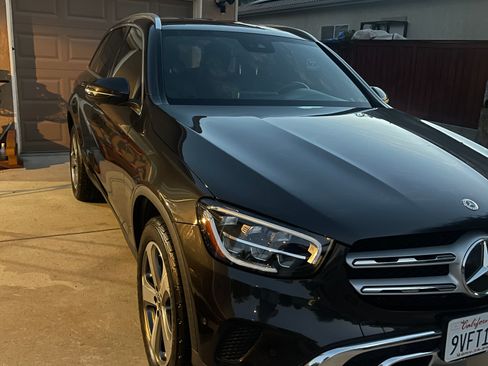 Used 2022 Mercedes-Benz GLC 300 image 2