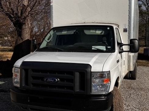 Used 2019 Ford E-450 and Econoline 450 Super Duty w/ Power Windows & Locks Group image 15