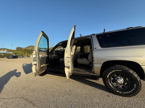 Used 2001 Chevrolet Suburban LT w/ LT Preferred Equipment Group image 32