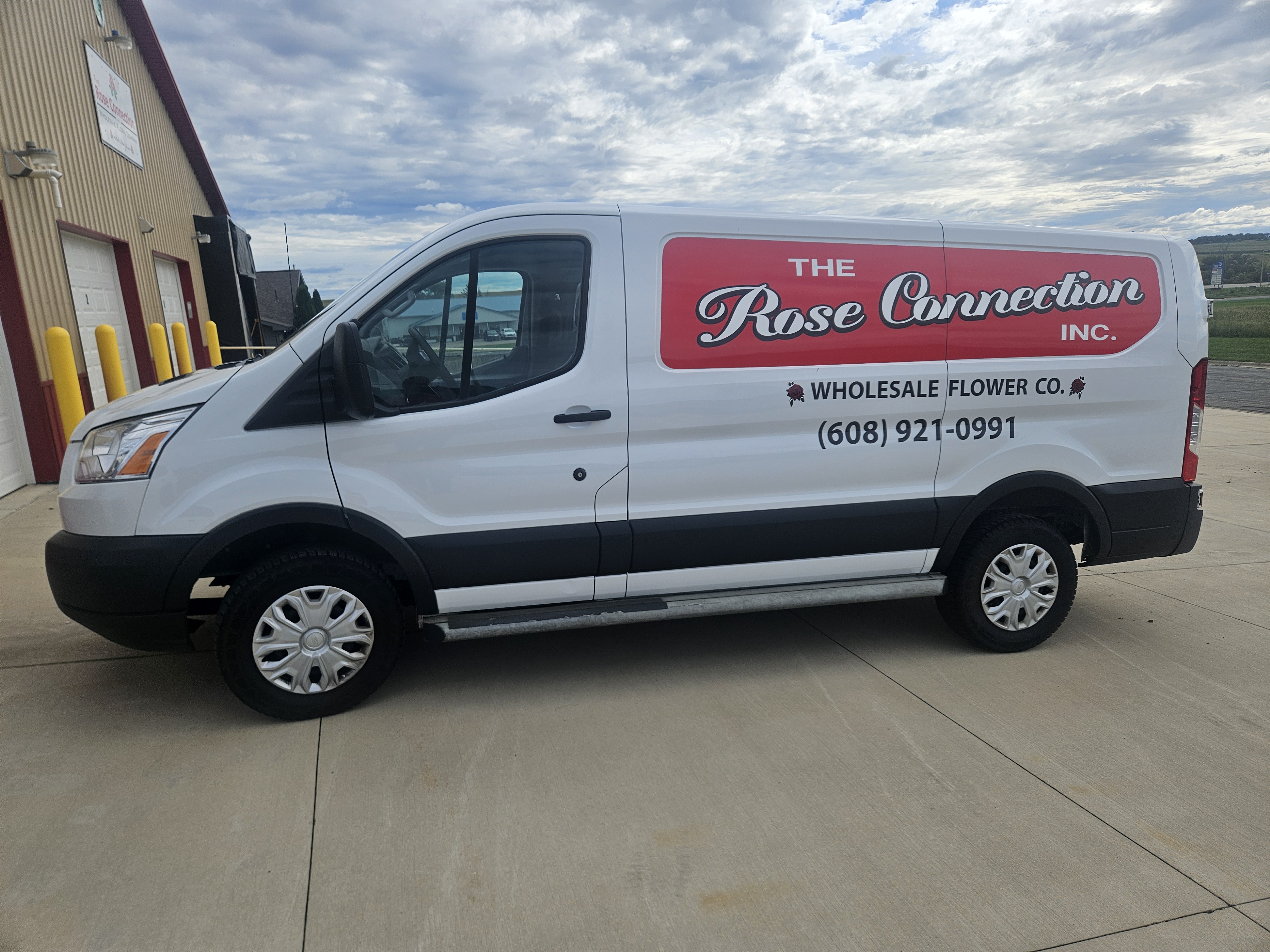 Used 2019 Ford Transit 250 130 Low Roof w/ Exterior Upgrade Package RWD image 2