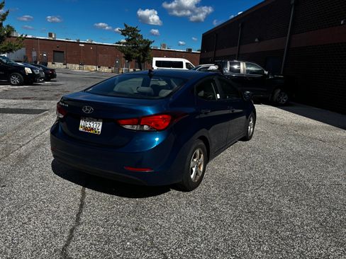 Used 2015 Hyundai Elantra SE FWD image 8