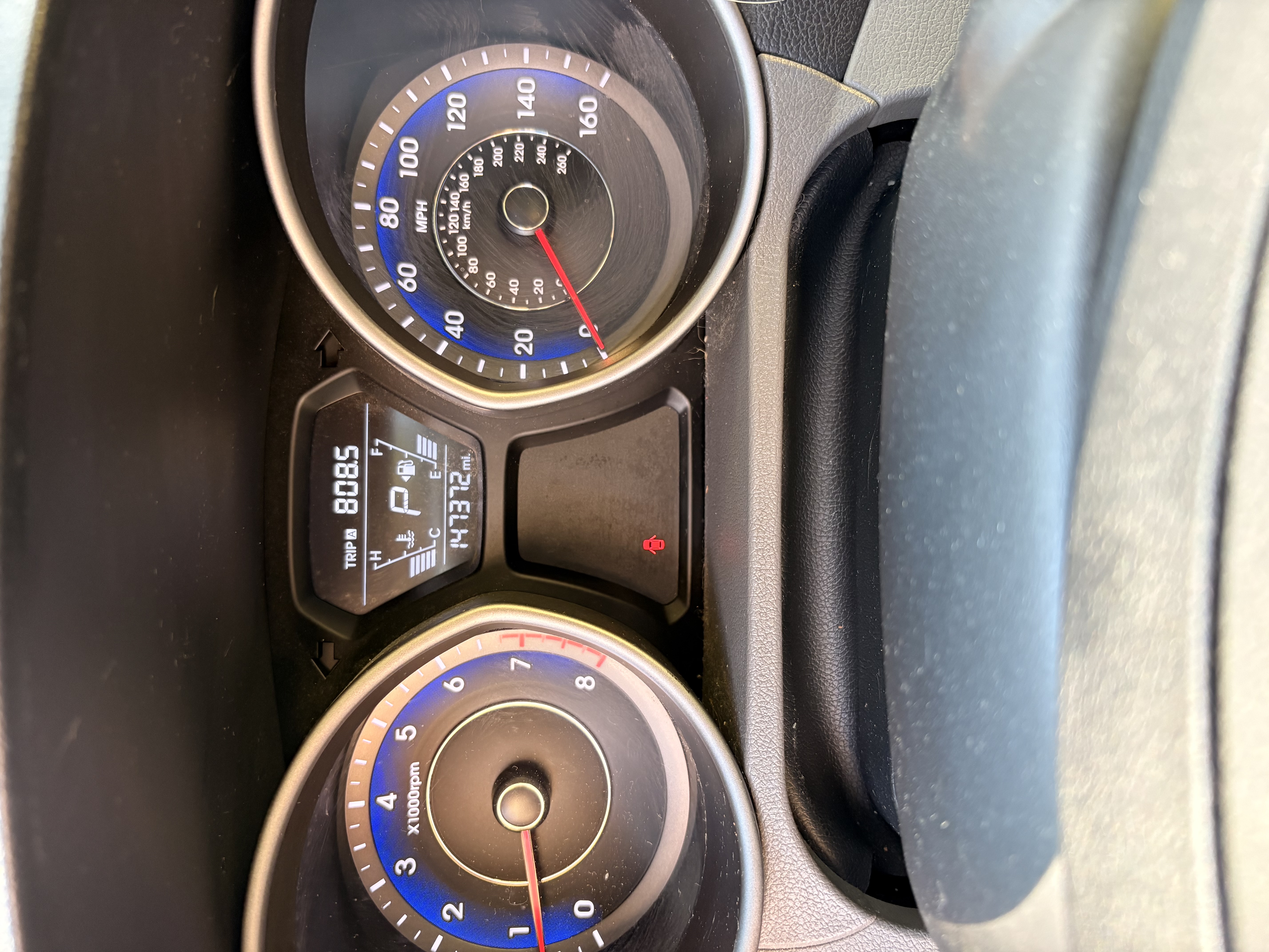 Used 2014 Hyundai Elantra Limited w/ Option Group 03 FWD image 9
