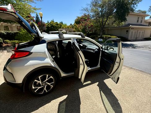 Used 2018 Toyota C-HR XLE FWD image 6