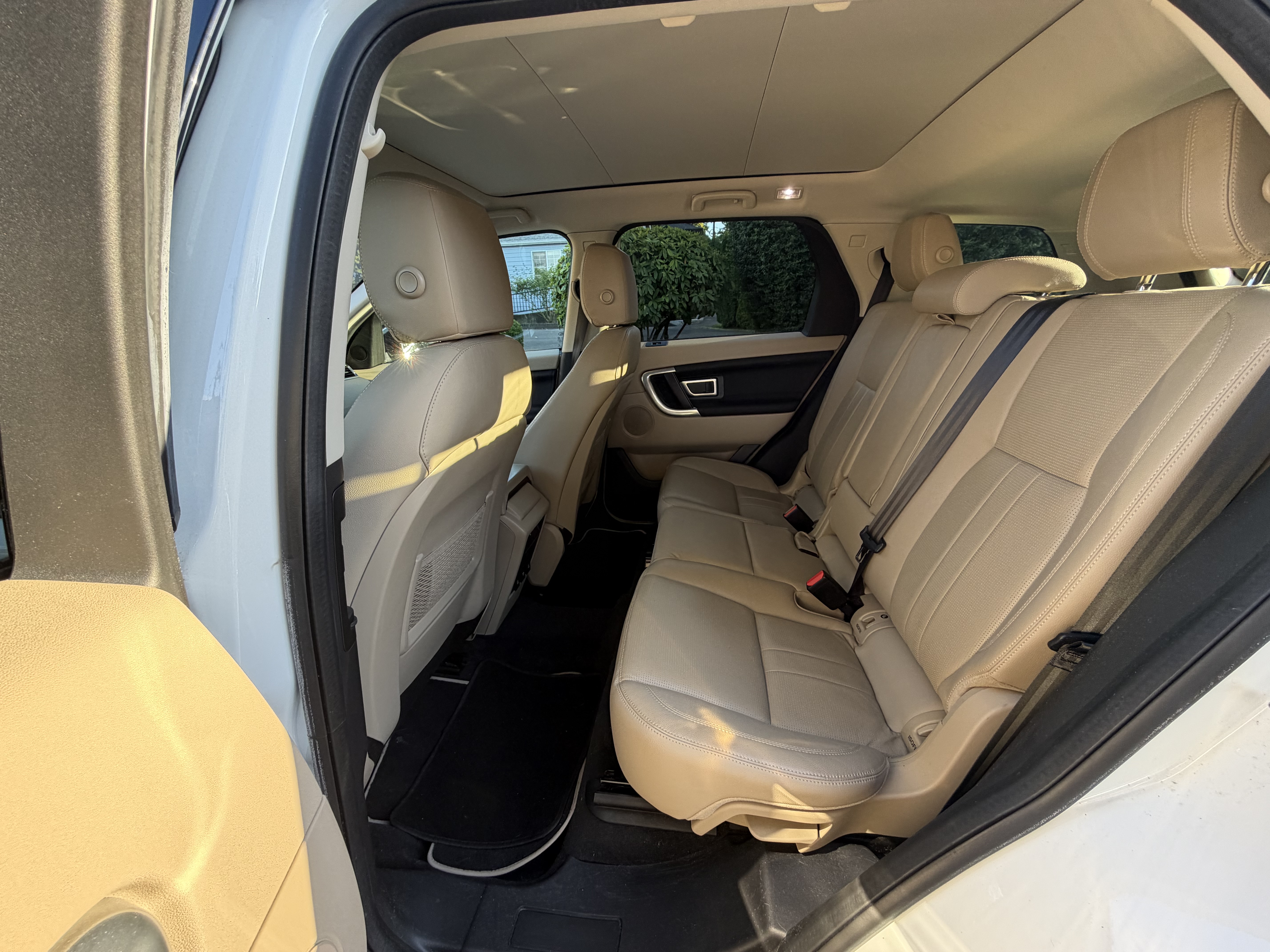 Used 2019 Land Rover Discovery Sport HSE AWD/4WD image 8