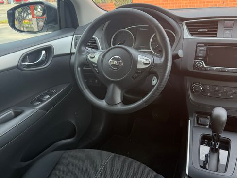 Used 2018 Nissan Sentra S image 10