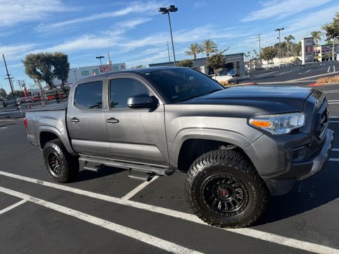 Used 2022 Toyota Tacoma SR w/ SR Convenience Package RWD image 2