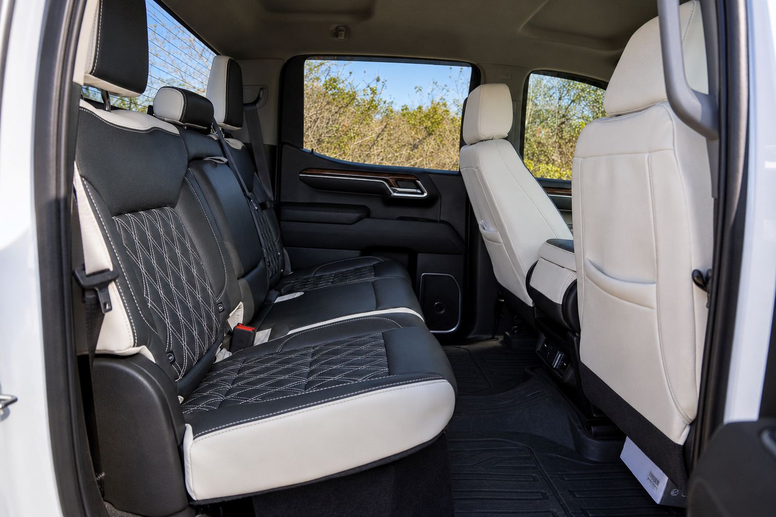 Used 2022 GMC Sierra 1500 Elevation w/ LPO, Elevation Black Package AWD/4WD image 14