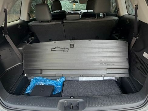 Used 2016 Toyota Highlander Plus FWD image 9