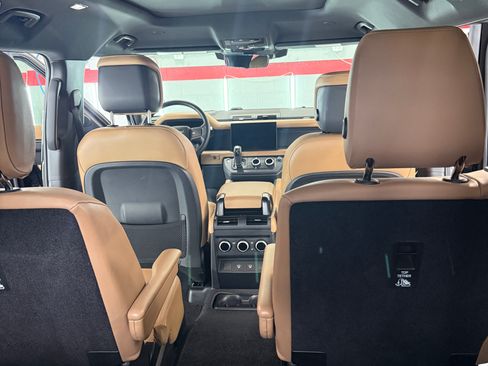 Used 2025 Land Rover Defender 130 X-Dynamic SE AWD/4WD image 10