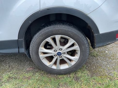 Used 2017 Ford Escape SE image 4