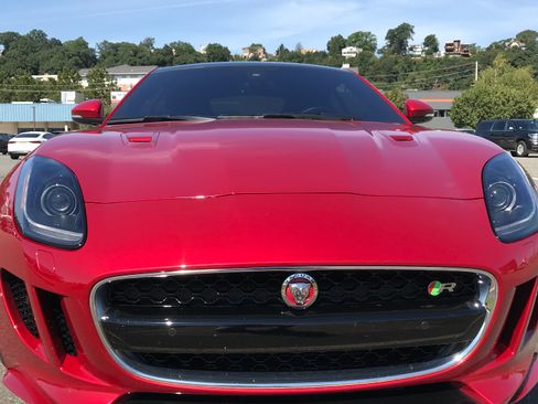 Used 2017 Jaguar F-TYPE R image 10