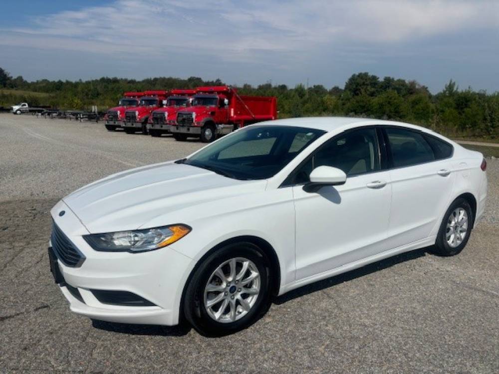 Used 2017 Ford Fusion S FWD image 2