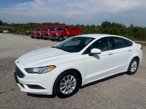 Used 2017 Ford Fusion S image 2