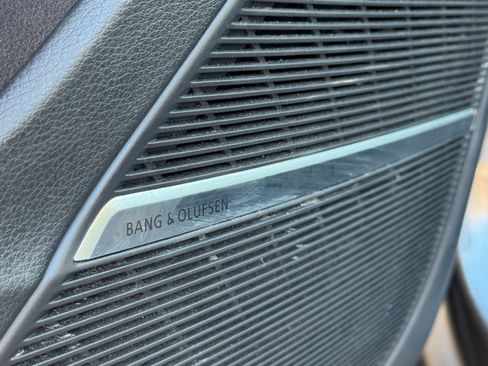 Used 2019 Audi Q8 Premium Plus w/ Premium Plus image 32