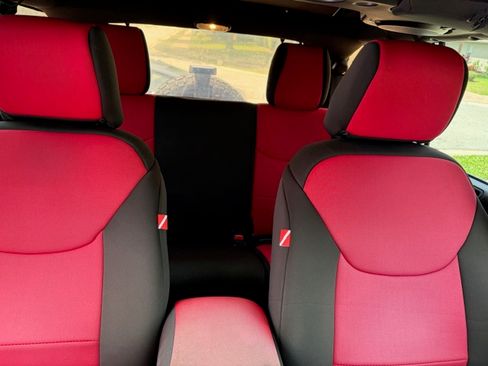 Used 2014 Jeep Wrangler Unlimited Sport image 6