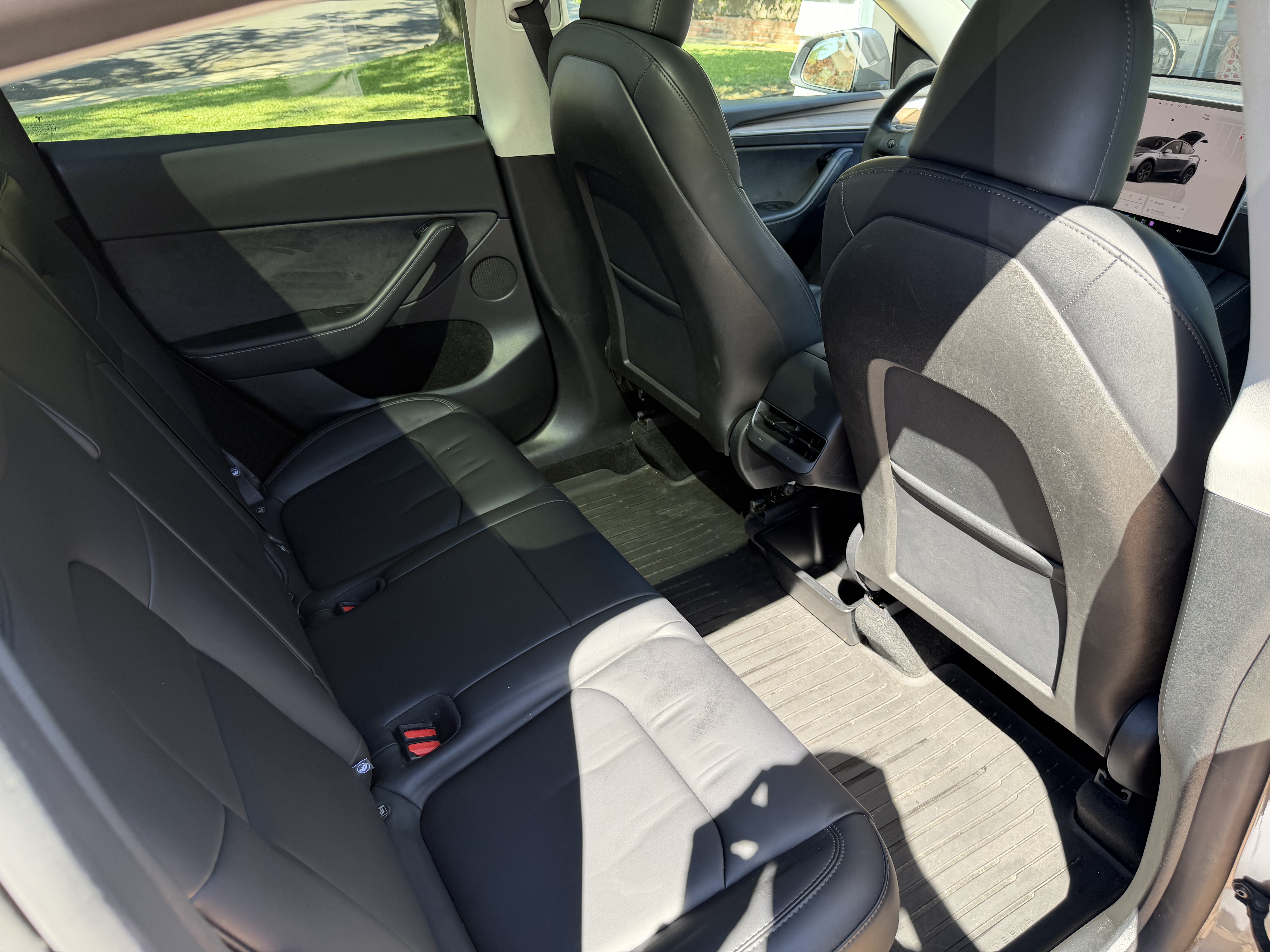 Used 2024 Tesla Model Y Long Range RWD image 18