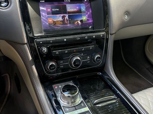 Used 2016 Jaguar XJ L Portfolio AWD/4WD image 14