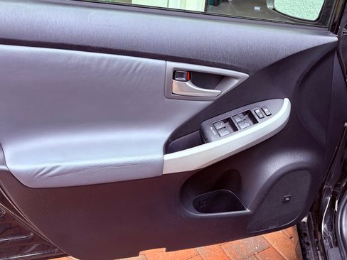 Used 2014 Toyota Prius Four FWD image 16