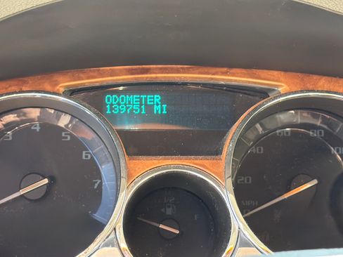 Used 2010 Buick Enclave CXL image 13