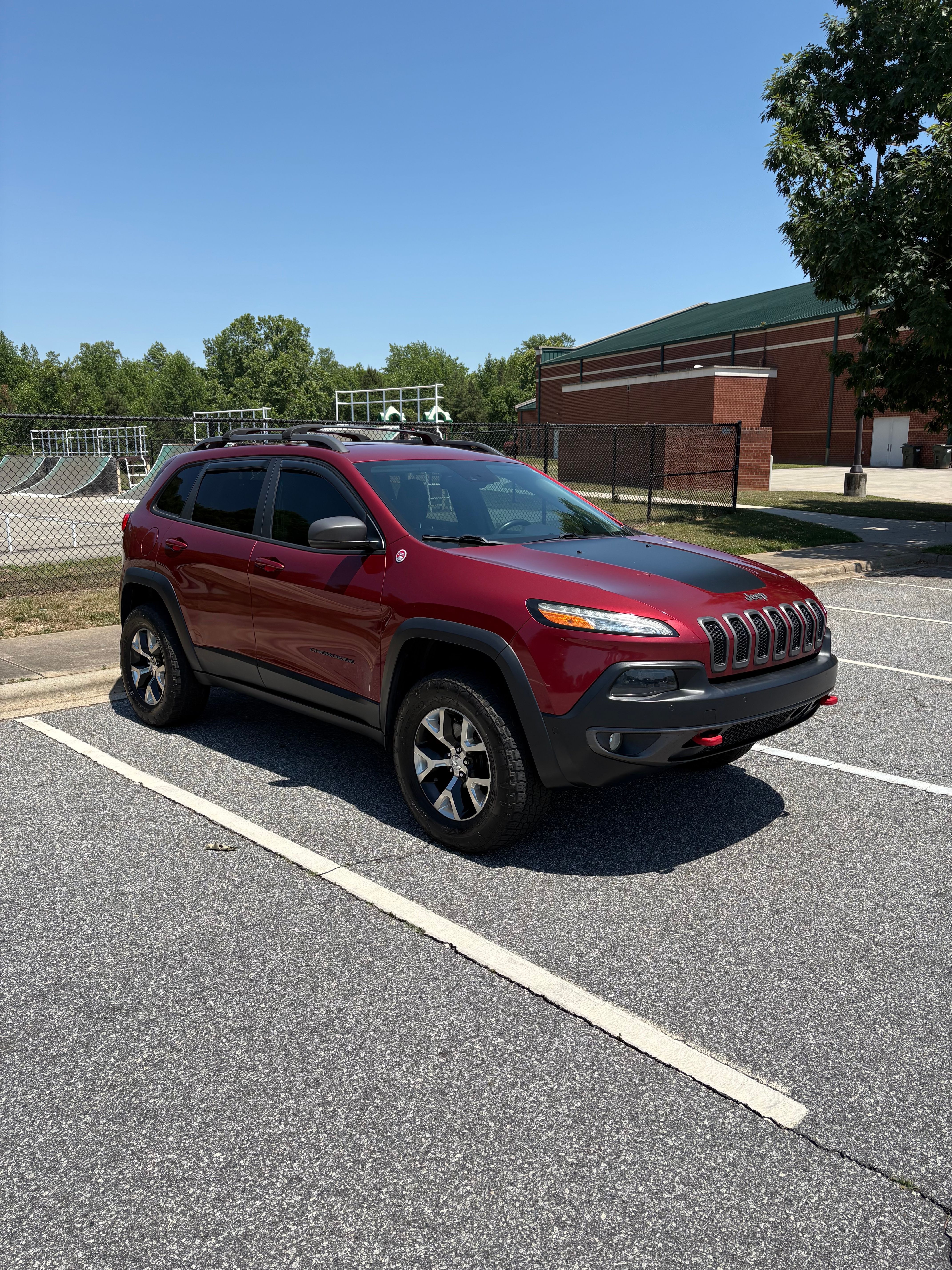 Used 2014 Jeep Cherokee Trailhawk w/ Technology Group AWD/4WD image 2