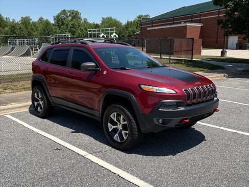 Used 2014 Jeep Cherokee Trailhawk w/ Technology Group AWD/4WD image 2