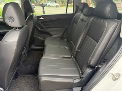 Used 2024 Volkswagen Tiguan SE w/ Panoramic Sunroof Package AWD/4WD image 10