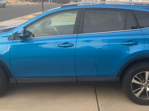 Used 2018 Toyota RAV4 XLE image 1