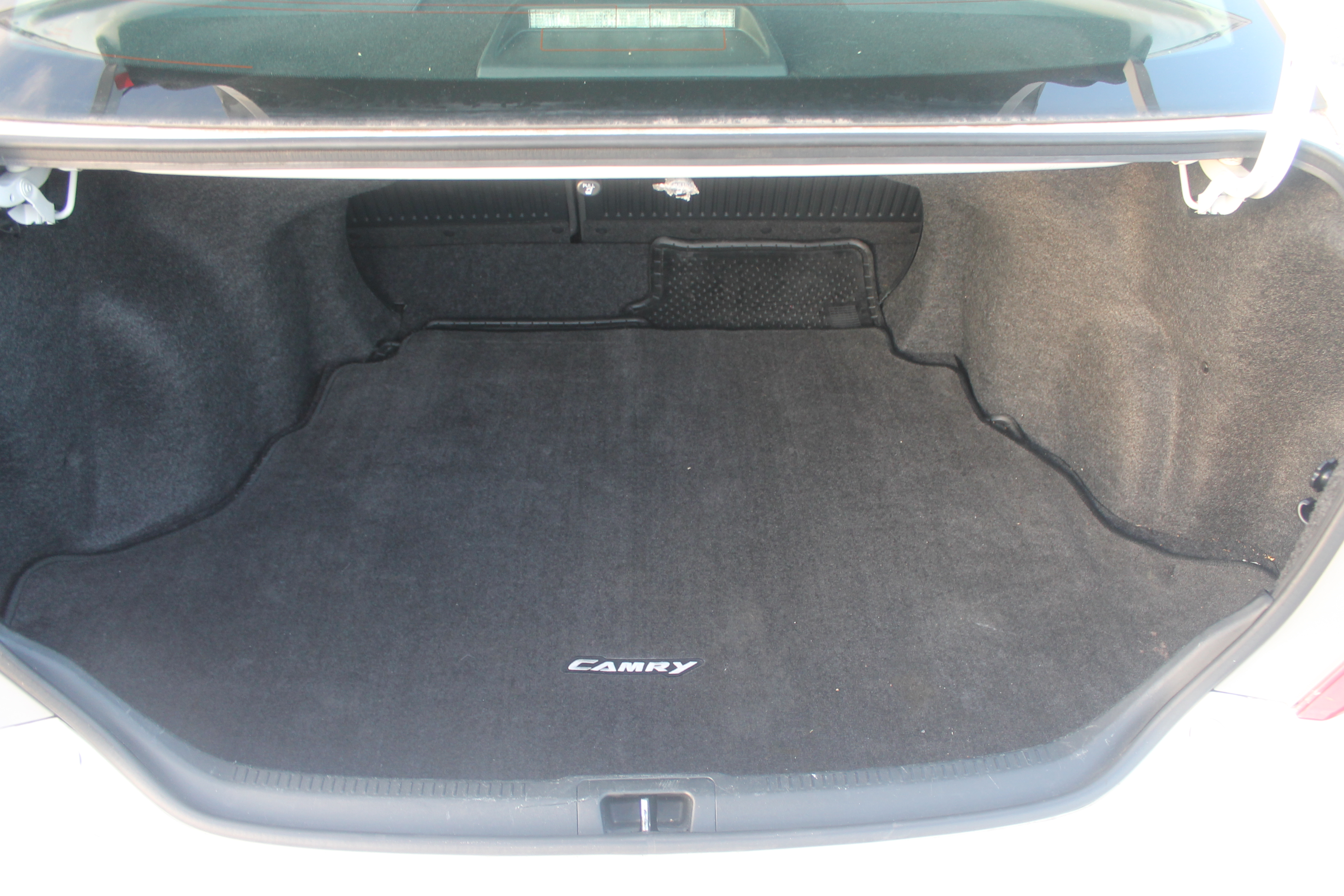 Used 2012 Toyota Camry SE FWD image 19