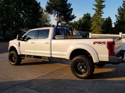 Used 2017 Ford F350 Lariat w/ Camper Package AWD/4WD image 18