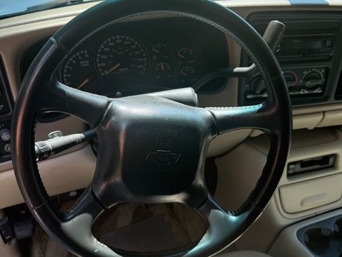 Used 2002 Chevrolet Suburban LS RWD image 12