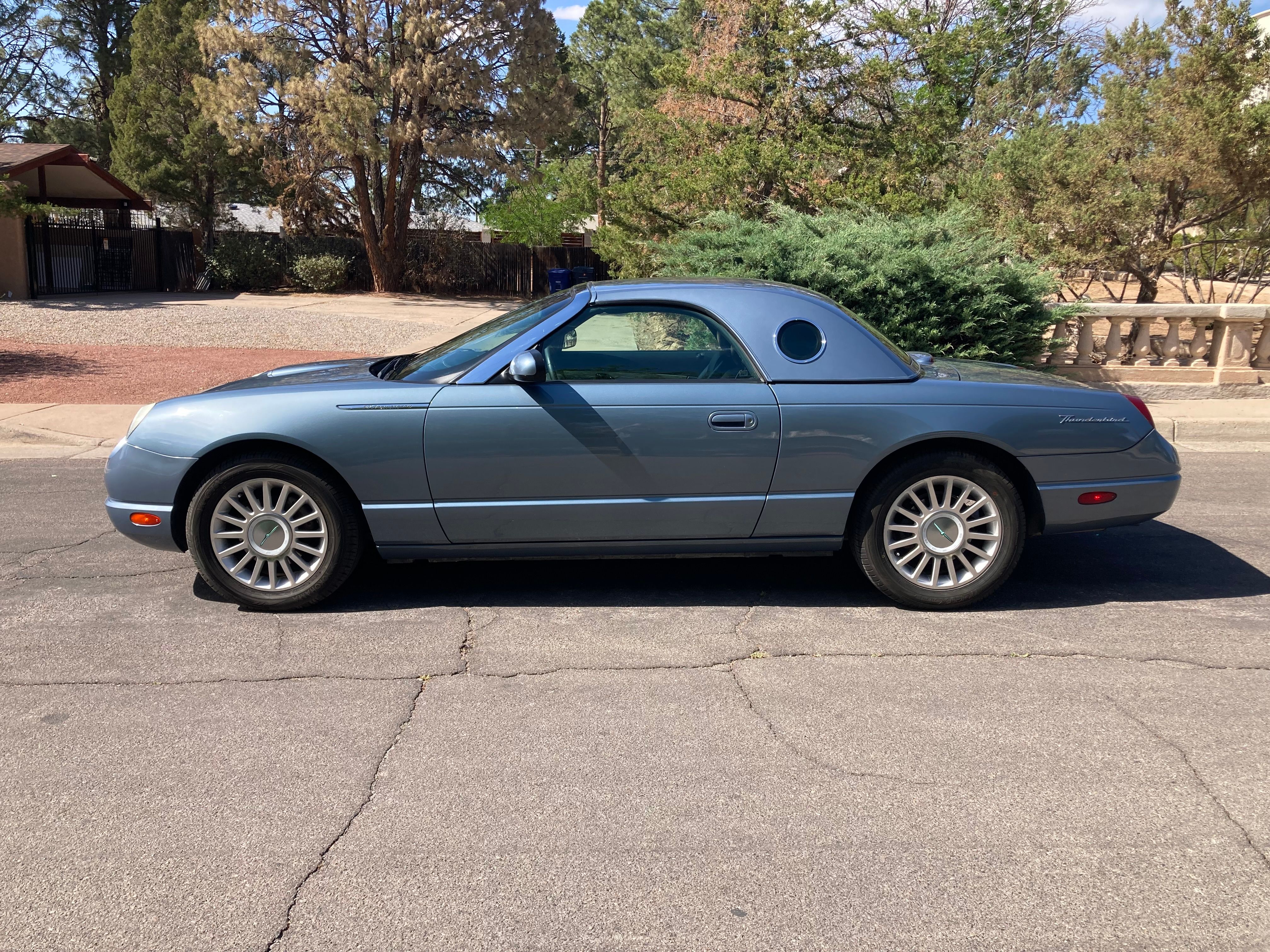 Used 2005 Ford Thunderbird RWD image 10