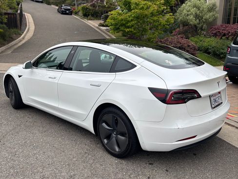 Used 2019 Tesla Model 3 image 2
