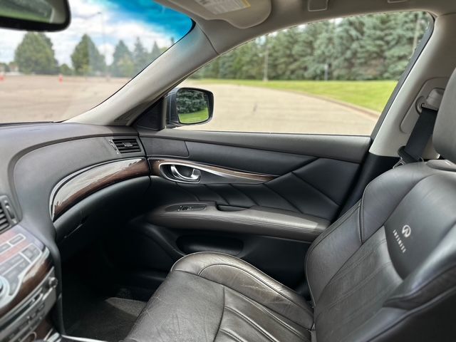 Used 2011 INFINITI M56 x w/ Deluxe Touring Pkg AWD/4WD image 26