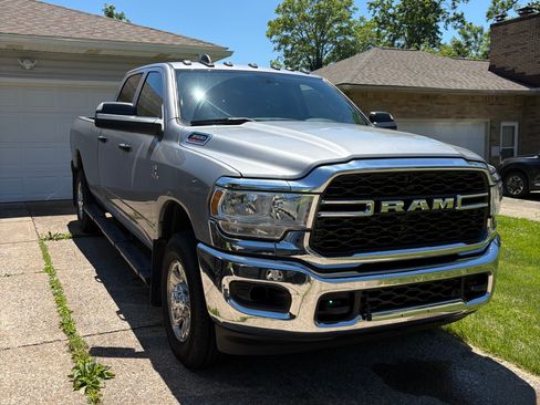 Used 2019 RAM 3500 Tradesman w/ Chrome Appearance Group AWD/4WD image 2