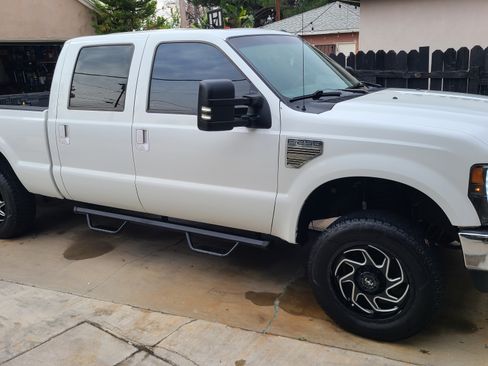 Used 2010 Ford F250 Lariat image 13