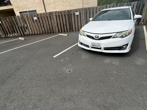 Used 2014 Toyota Camry SE image 10