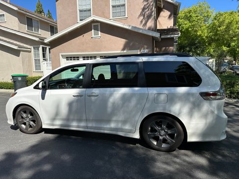 Used 2015 Toyota Sienna SE Premium image 15