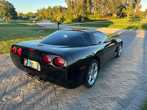 Used 1997 Chevrolet Corvette Coupe w/ Memory Pkg image 4