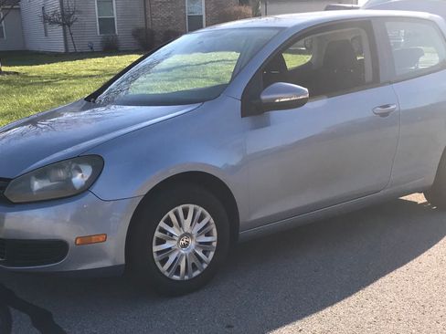 Used 2010 Volkswagen Golf 2-Door image 2