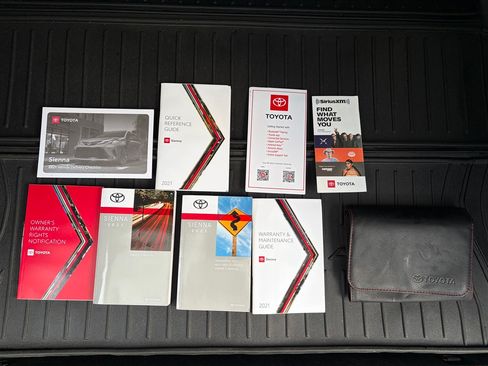 Used 2021 Toyota Sienna XLE w/ XLE Plus Package FWD image 21