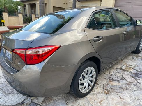 Used 2018 Toyota Corolla LE image 11