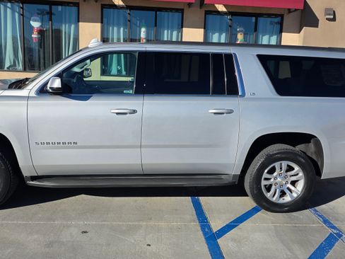 Used 2016 Chevrolet Suburban LS image 9