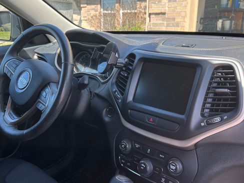 Used 2016 Jeep Cherokee Latitude w/ Cold Weather Group image 13