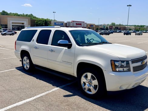 Used 2010 Chevrolet Suburban LTZ AWD/4WD image 4