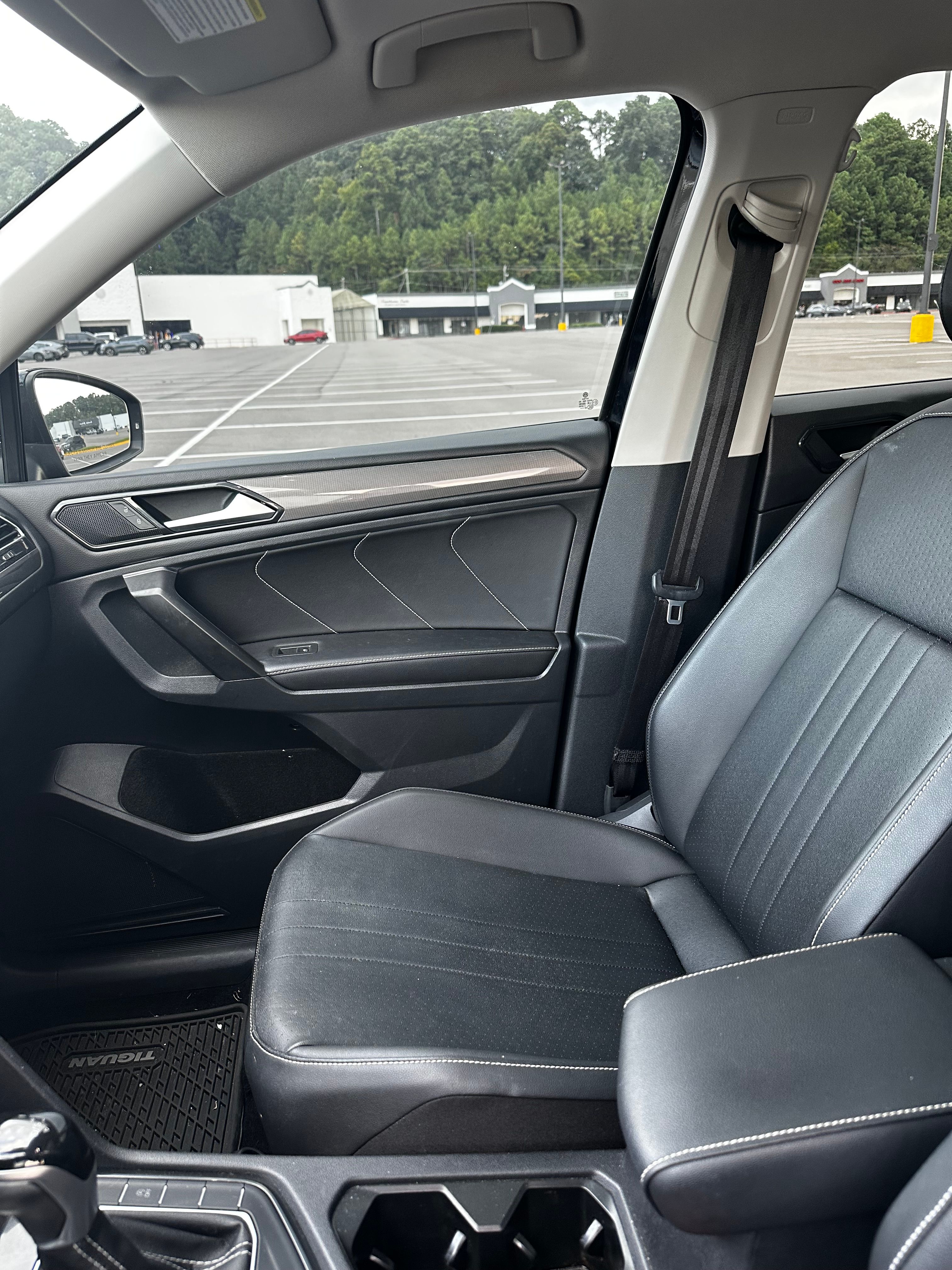 Used 2022 Volkswagen Tiguan SE FWD image 5