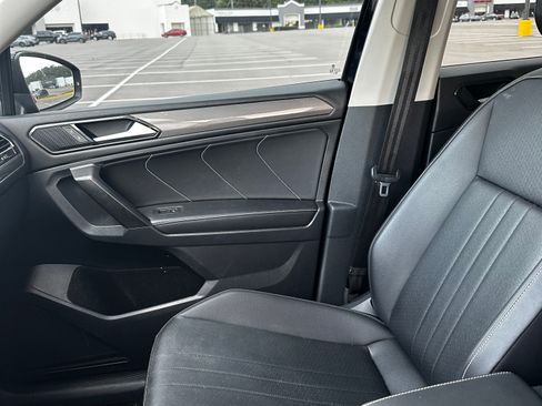 Used 2022 Volkswagen Tiguan SE FWD image 5