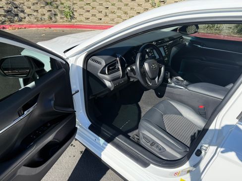 Used 2019 Toyota Camry SE image 11