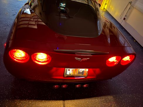 Used 2007 Chevrolet Corvette Coupe w/ Preferred Equipment Group RWD image 9