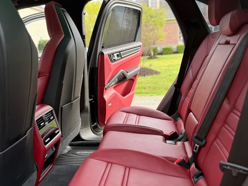 Used 2023 Porsche Cayenne GTS image 7